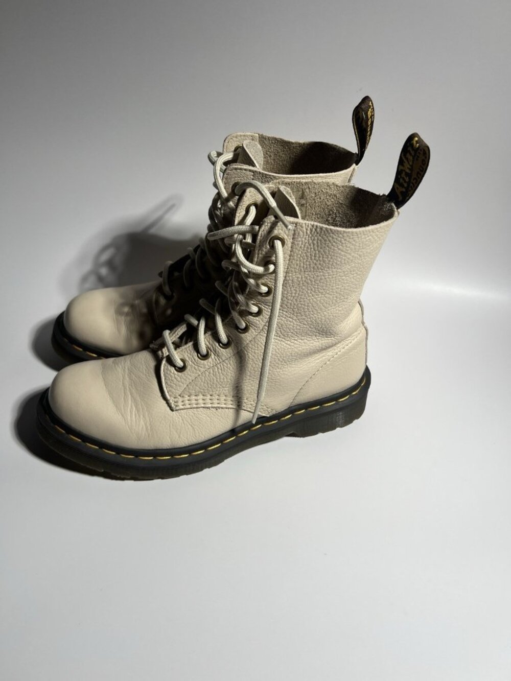 Dr. Martens 1460 Pascal Women’s Virginia Leather Boots Taupe Size 7 NEW - Picture 5 of 15